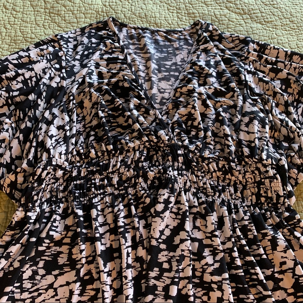 Liz Lange V-Neck Short Sleeve Black and White Maternity Top Size XXL - Picture 4 of 10